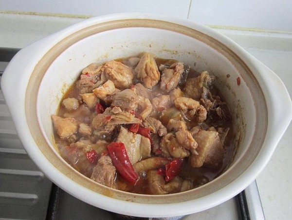 香辣雞煲的做法-家常味燉菜譜-易網健康養生網 香辣雞煲的做法-家常味燉菜譜