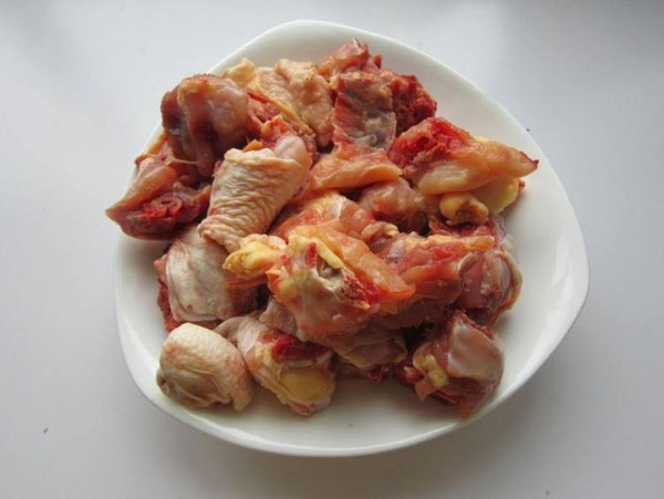 香辣雞煲的做法-家常味燉菜譜-易網健康養生網 香辣雞煲的做法-家常味燉菜譜