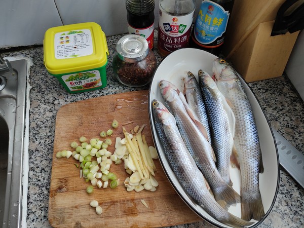 醬燜梭魚的做法-咸鮮味燉菜譜-易網(wǎng)<a href=http://www.jsjjzhkt.cn/ target=_blank class=infotextkey>健康養(yǎng)生</a>網(wǎng) 醬燜梭魚的做法-咸鮮味燉菜譜