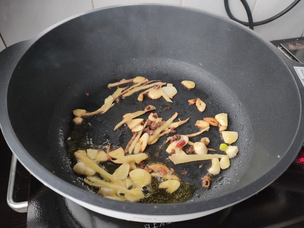 醬燜梭魚的做法-咸鮮味燉菜譜-易網(wǎng)健康養(yǎng)生網(wǎng) 醬燜梭魚的做法-咸鮮味燉菜譜