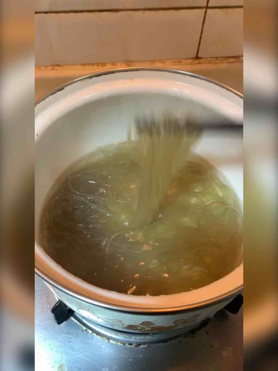 臘肉炒粉絲的做法-家常味炒菜譜