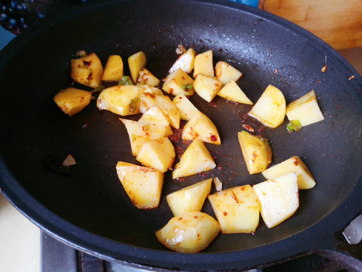 醬燜土豆的做法-香辣味燜菜譜-易網健康養生網 醬燜土豆的做法-香辣味燜菜譜