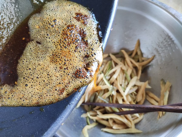 拌蘿卜干的做法-香辣味拌菜譜-易網(wǎng)健康養(yǎng)生網(wǎng) 拌蘿卜干的做法-香辣味拌菜譜