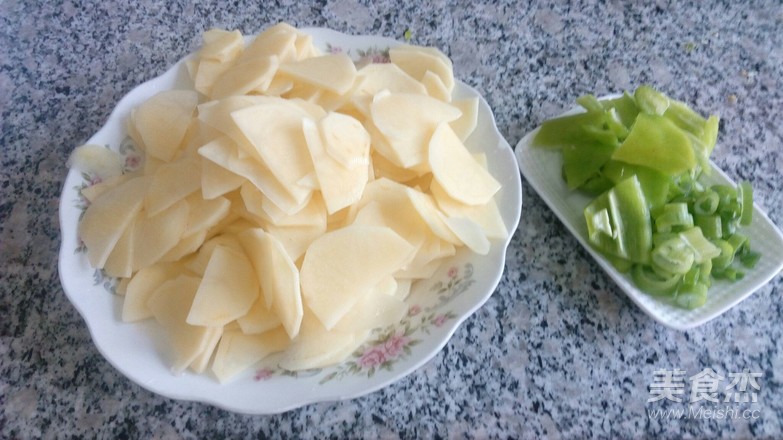炒土豆片的做法-家常味炒菜譜-易網健康養生網 炒土豆片的做法-家常味炒菜譜