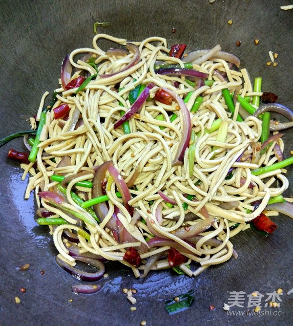 小炒鹵豆絲的做法-香辣味炒菜譜-易網(wǎng)健康養(yǎng)生網(wǎng) 小炒鹵豆絲的做法-香辣味炒菜譜