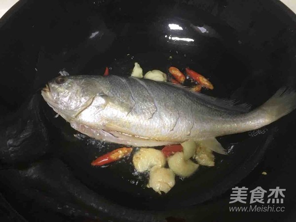 紅燒黃花魚的做法-醬香味燒菜譜