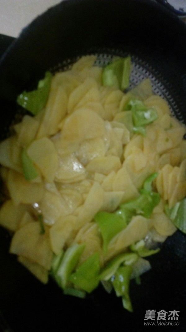 炒土豆片的做法-家常味炒菜譜-易網健康養生網 炒土豆片的做法-家常味炒菜譜