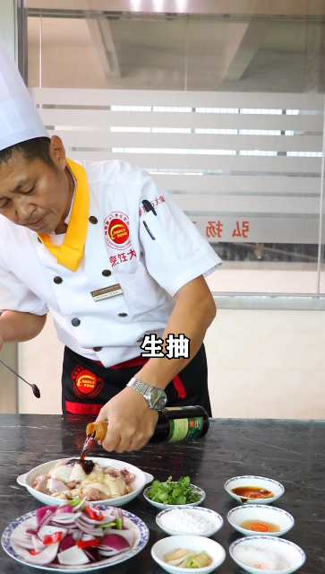 海南滑雞煲的做法-咸鮮味煲菜譜-易網健康養生網 海南滑雞煲的做法-咸鮮味煲菜譜