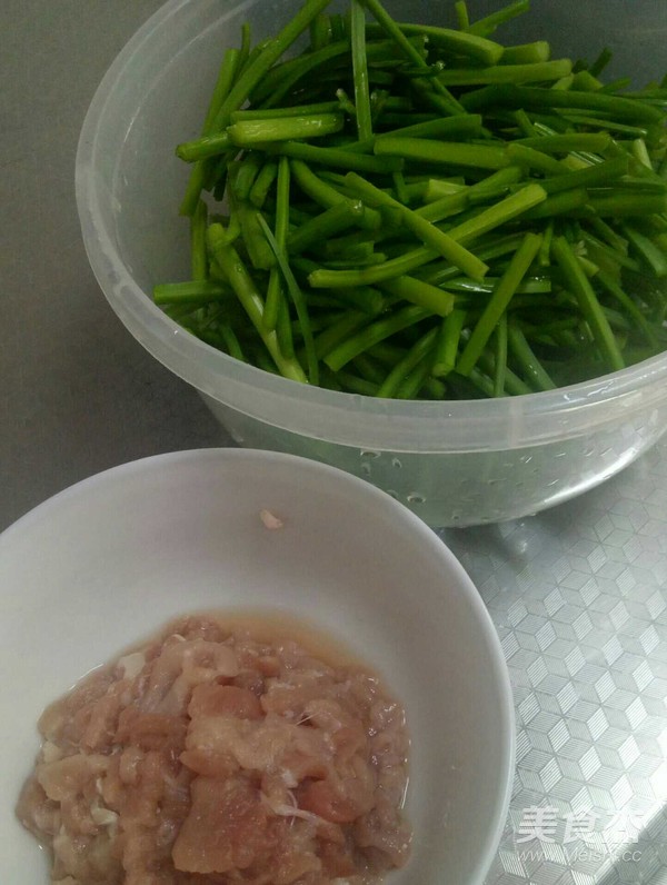 韭菜花炒肉的做法-家常味爆菜譜-易網(wǎng)<a href=http://www.jsjjzhkt.cn/ target=_blank class=infotextkey>健康養(yǎng)生</a>網(wǎng) 韭菜花炒肉的做法-家常味爆菜譜