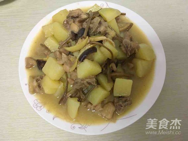 土豆茶樹菇燜雞肉的做法-咸鮮味燜菜譜-易網健康養生網 土豆茶樹菇燜雞肉的做法-咸鮮味燜菜譜