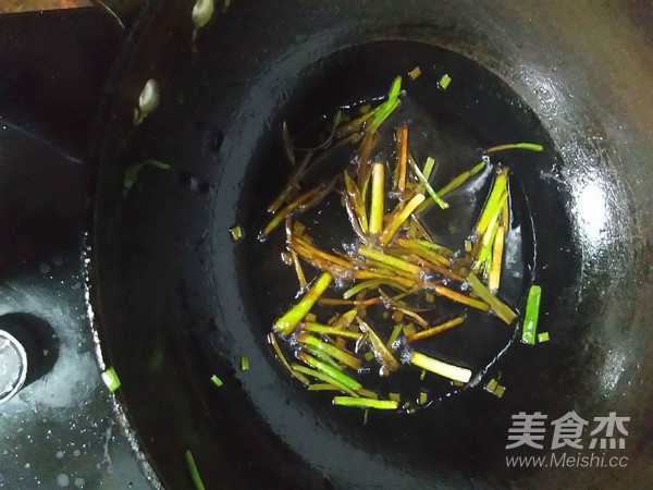 萌寶牌蔥油拌面的做法-醬香味拌菜譜