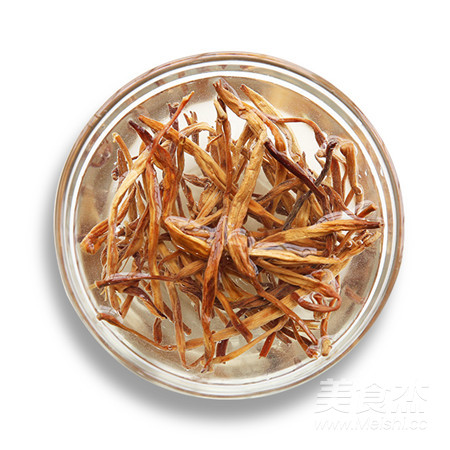 【滋補暖心】黃花菜蟲草花燉雞湯的做法-家常味燉菜譜-易網(wǎng)<a href=http://www.jsjjzhkt.cn/ target=_blank class=infotextkey>健康養(yǎng)生</a>網(wǎng) 【滋補暖心】黃花菜蟲草花燉雞湯的做法-家常味燉菜譜