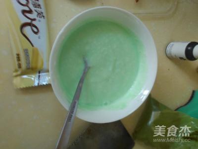 抹茶旋風(fēng)雙巧果肉炒酸奶的做法-奶香味凍菜譜