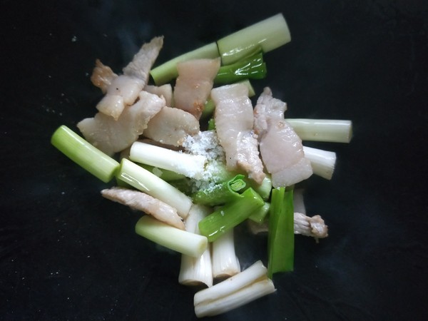 大蒜肉片炒豆腐干的做法-家常味炒菜譜