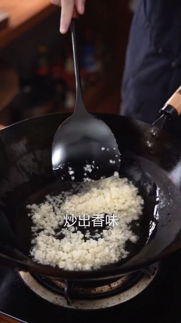 蒜蓉生菜的做法-蒜香味炒菜譜-易網健康養生網 蒜蓉生菜的做法-蒜香味炒菜譜