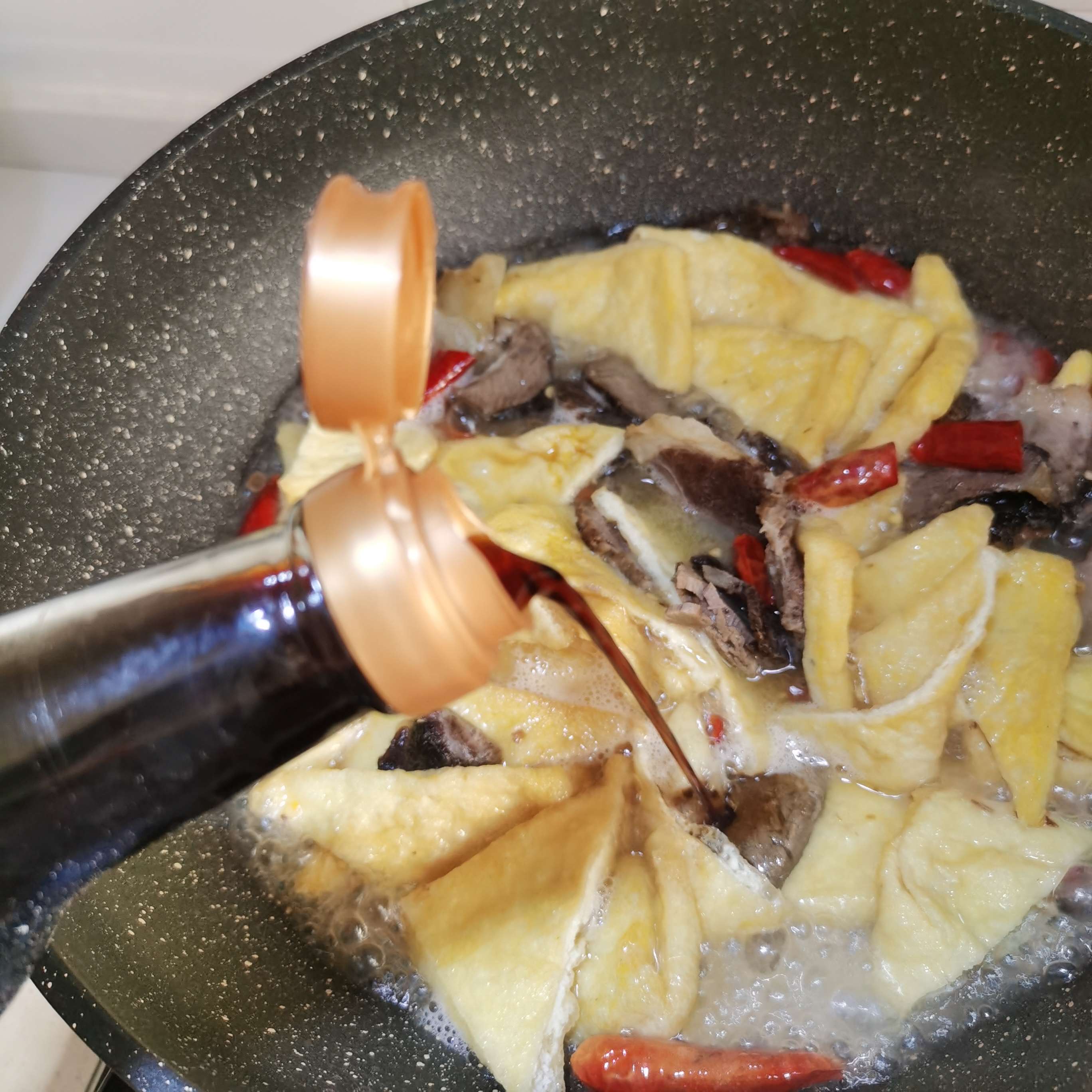 牛肉燒油豆腐的做法-家常味燒菜譜