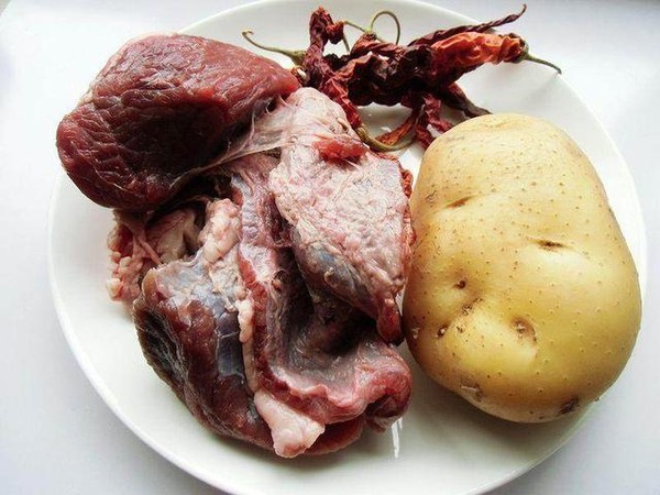 大盤牛肉的做法-香辣味燒菜譜