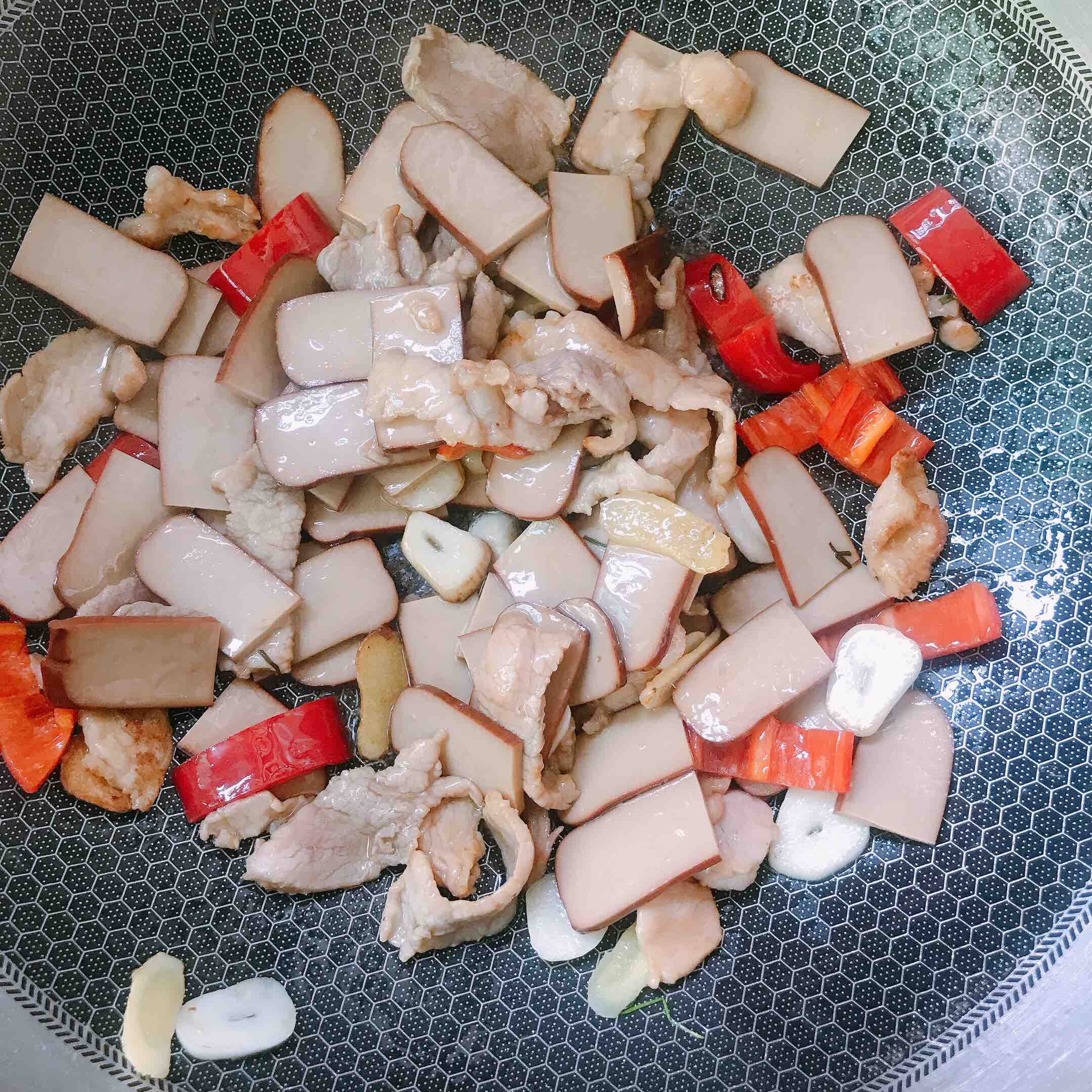 雞蛋干炒肉片的做法-咸鮮味炒菜譜-易網健康養生網 雞蛋干炒肉片的做法-咸鮮味炒菜譜