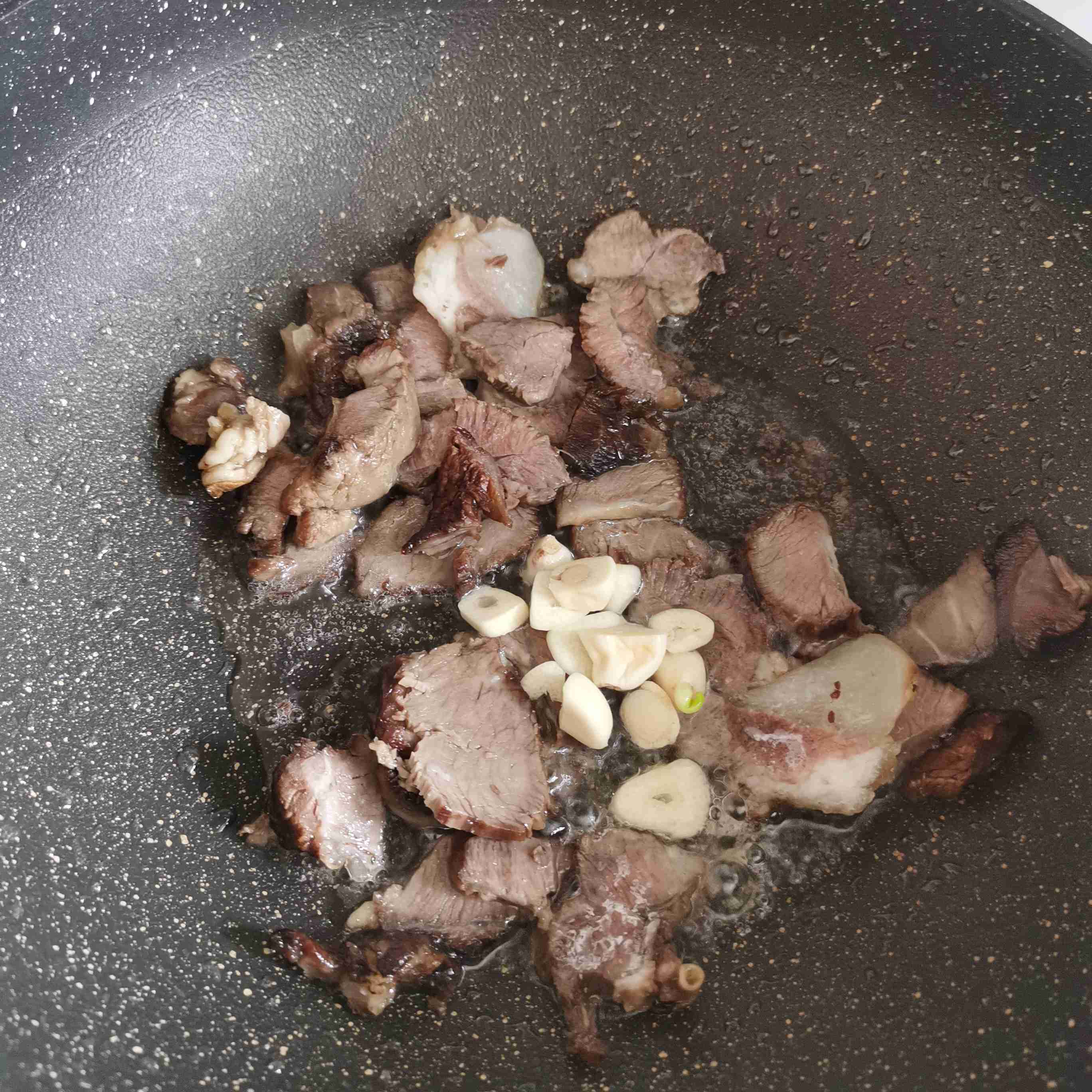 牛肉燒油豆腐的做法-家常味燒菜譜