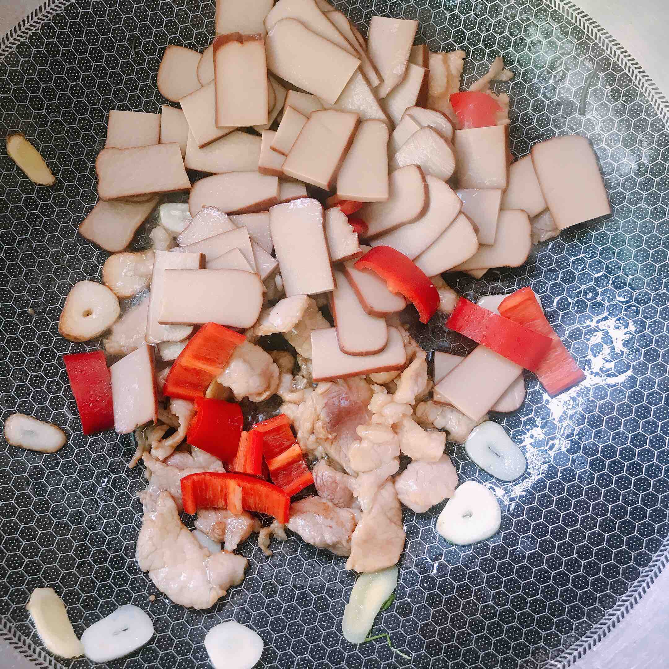 雞蛋干炒肉片的做法-咸鮮味炒菜譜-易網健康養生網 雞蛋干炒肉片的做法-咸鮮味炒菜譜