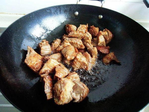 大盤牛肉的做法-香辣味燒菜譜