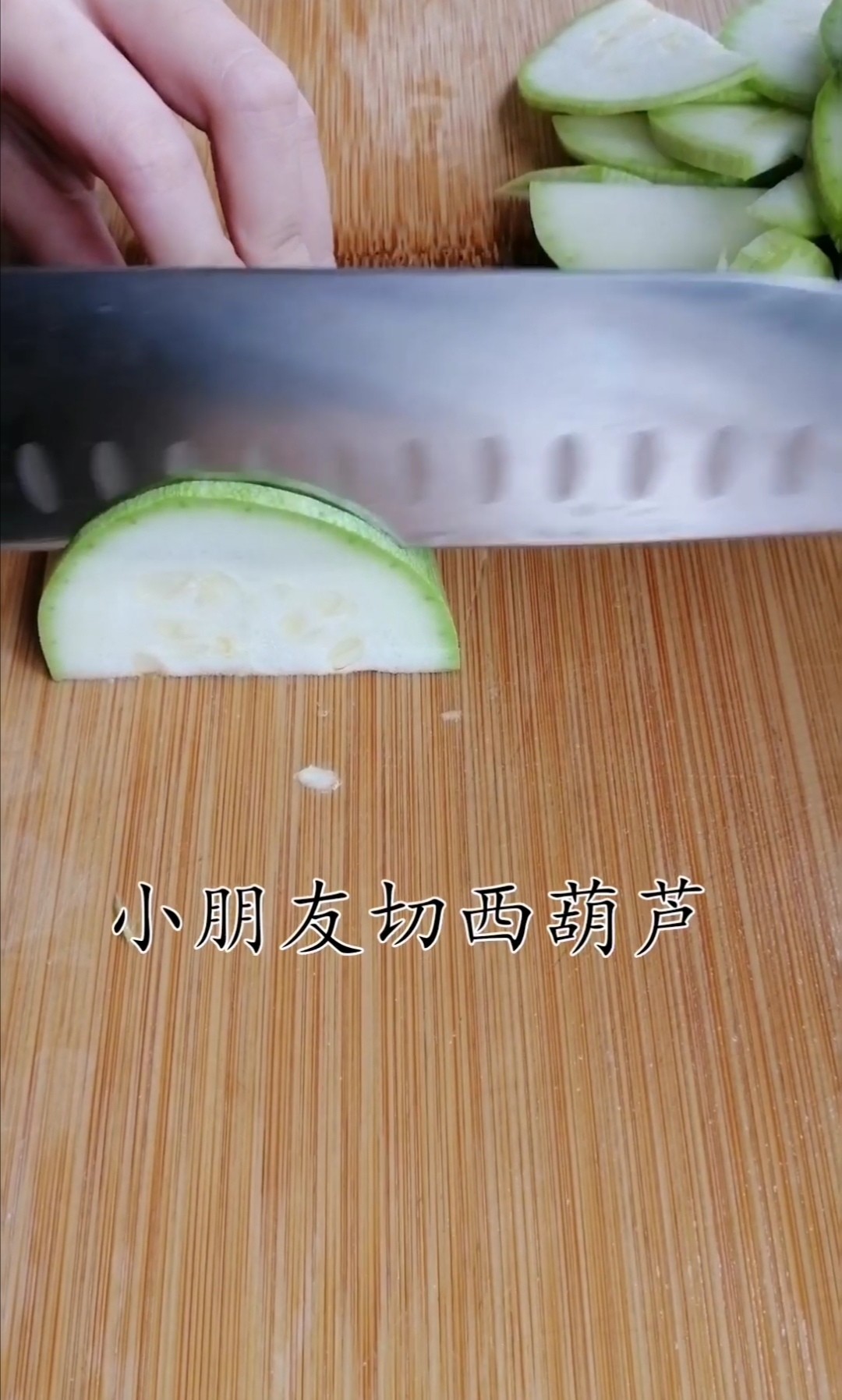 西葫蘆炒肉片的做法-家常味炒菜譜-易網(wǎng)<a href=http://www.jsjjzhkt.cn/ target=_blank class=infotextkey>健康養(yǎng)生</a>網(wǎng) 西葫蘆炒肉片的做法-家常味炒菜譜