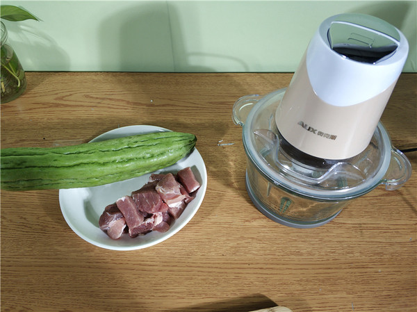 釀苦瓜的做法-家常味其它工藝菜譜-易網<a href=http://www.jsjjzhkt.cn/ target=_blank class=infotextkey>健康養生</a>網 釀苦瓜的做法-家常味其它工藝菜譜