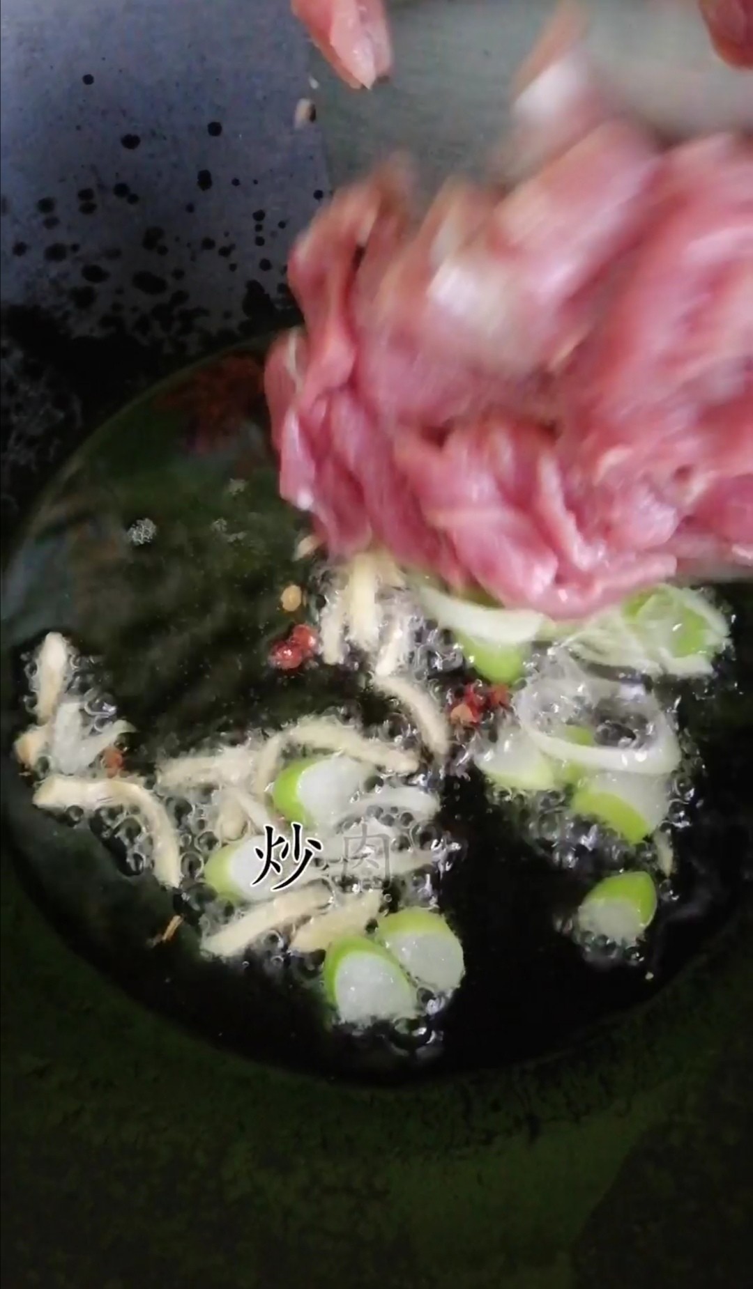 西葫蘆炒肉片的做法-家常味炒菜譜-易網(wǎng)健康養(yǎng)生網(wǎng) 西葫蘆炒肉片的做法-家常味炒菜譜