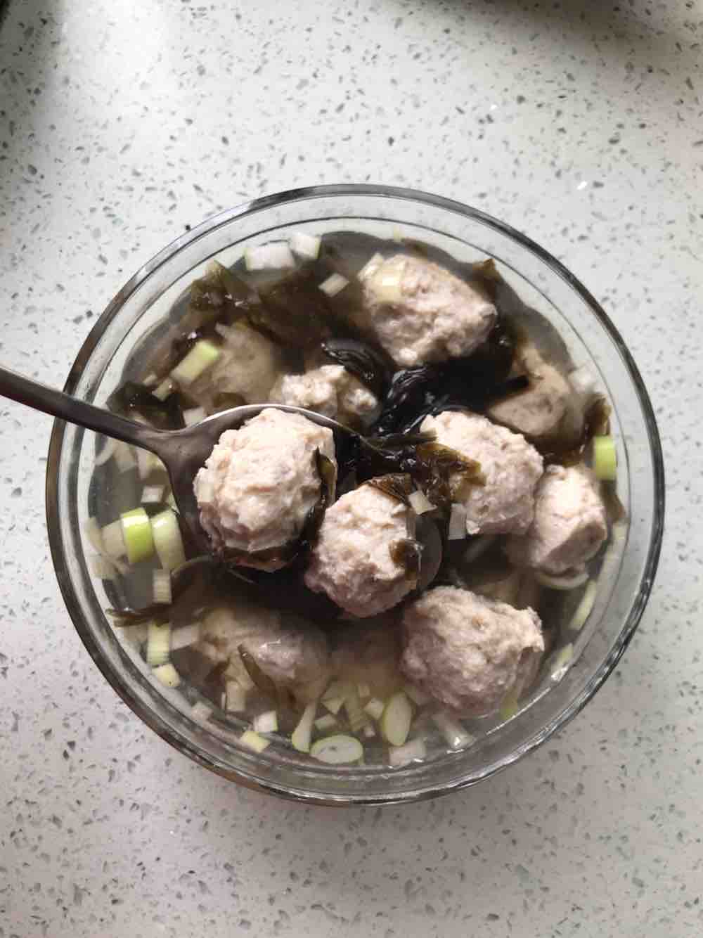 紫菜魚丸湯的做法-咸鮮味汆菜譜-易網健康養生網 紫菜魚丸湯的做法-咸鮮味汆菜譜