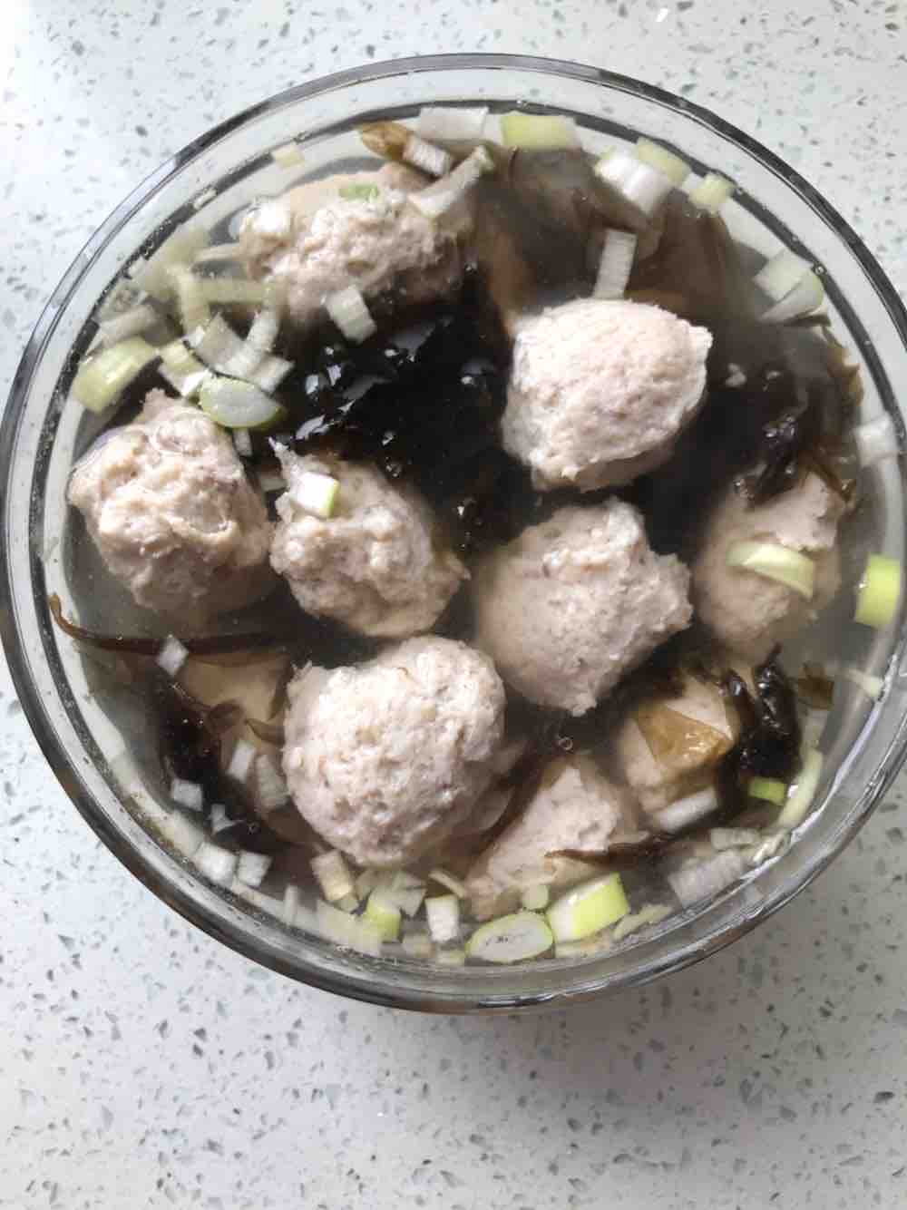 紫菜魚丸湯的做法-咸鮮味汆菜譜-易網健康養生網 紫菜魚丸湯的做法-咸鮮味汆菜譜