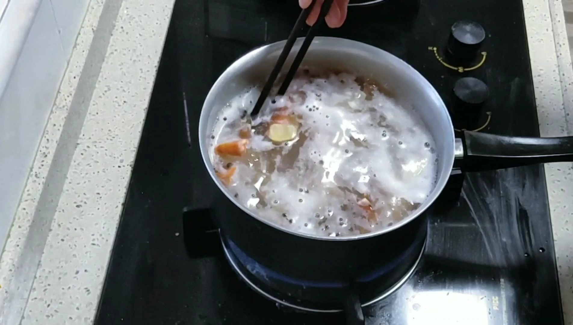 鹽水大蝦的做法-咸鮮味煮菜譜-易網(wǎng)健康養(yǎng)生網(wǎng) 鹽水大蝦的做法-咸鮮味煮菜譜