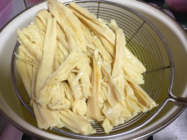 腐竹拌菠菜的做法-咸鮮味拌菜譜