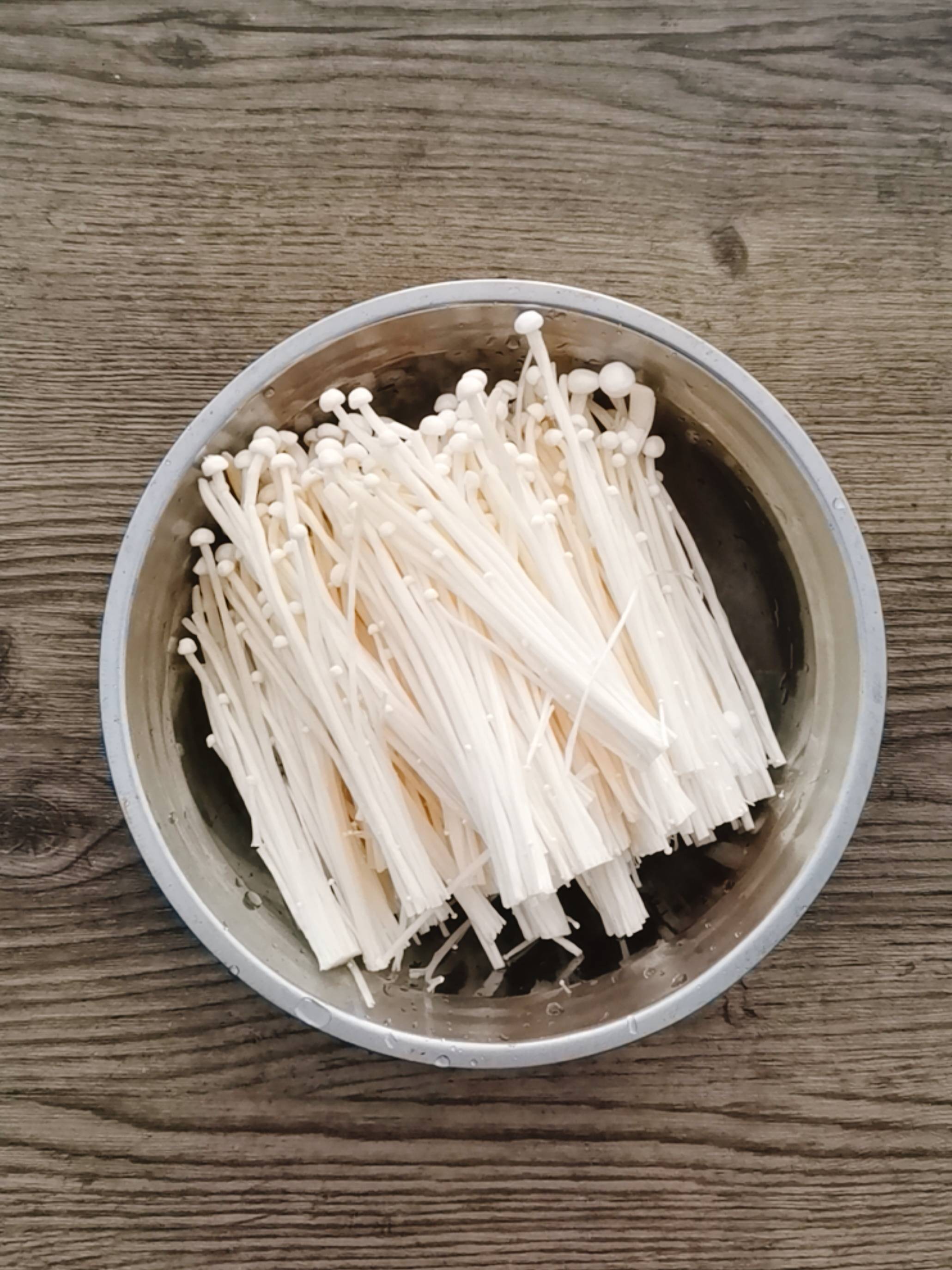 剁椒金針菇的做法-咸鮮味煮菜譜-易網<a href=http://www.jsjjzhkt.cn/ target=_blank class=infotextkey>健康養生</a>網 剁椒金針菇的做法-咸鮮味煮菜譜