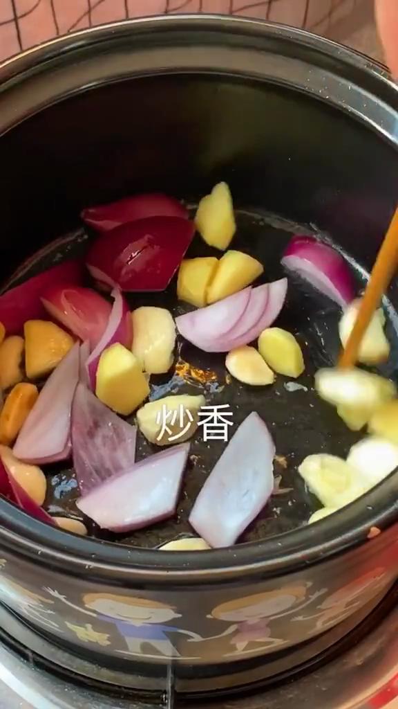 雞公煲的做法-咸鮮味煮菜譜-易網健康養生網 雞公煲的做法-咸鮮味煮菜譜