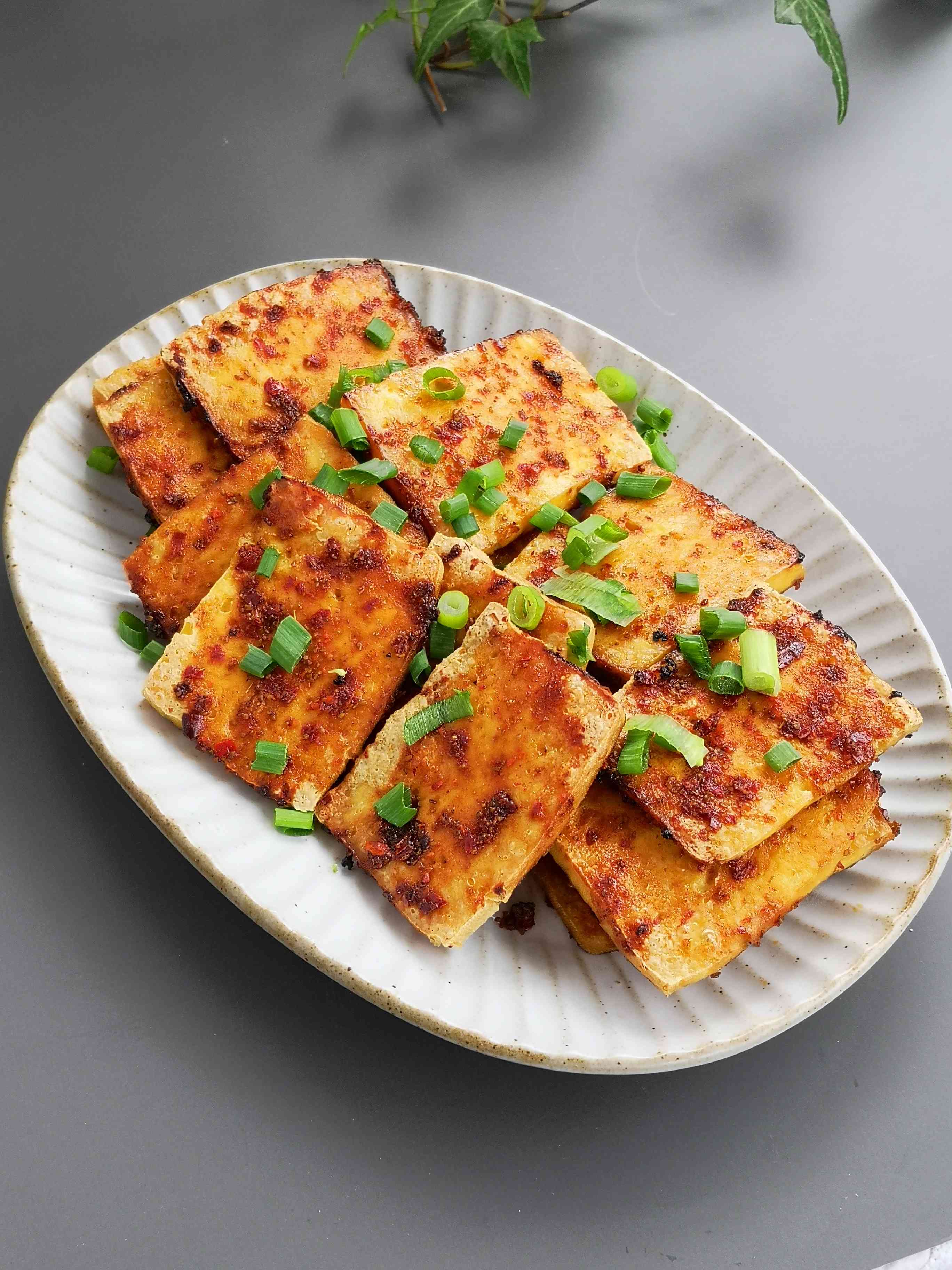 停不下來(lái)的美味,香辣烤豆腐的做法-香辣味烤菜譜-易網(wǎng)健康養(yǎng)生網(wǎng) 停不下來(lái)的美味,香辣烤豆腐的做法-香辣味烤菜譜