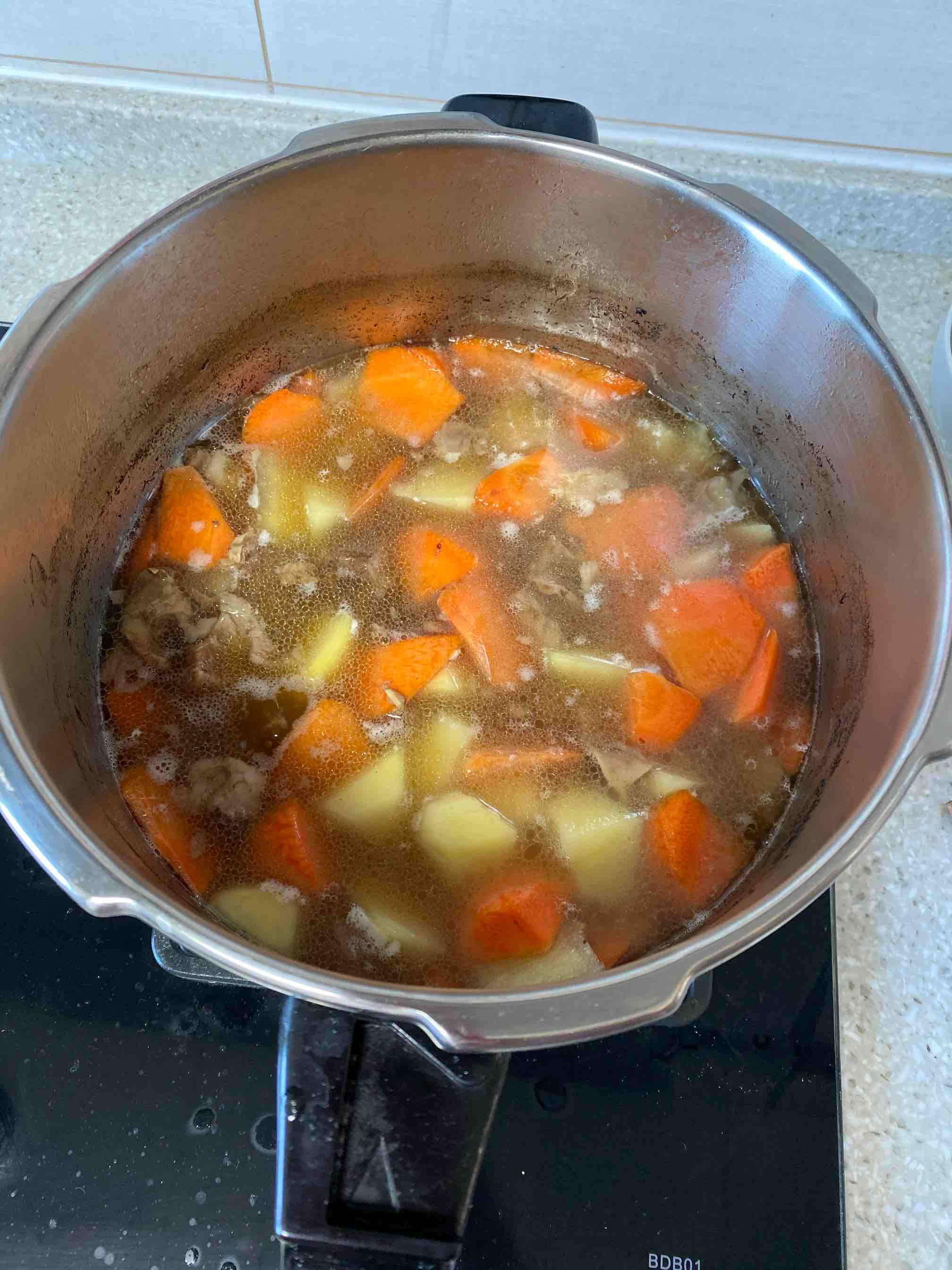 咖喱牛肉的做法-咖喱味煮菜譜-易網健康養生網 咖喱牛肉的做法-咖喱味煮菜譜