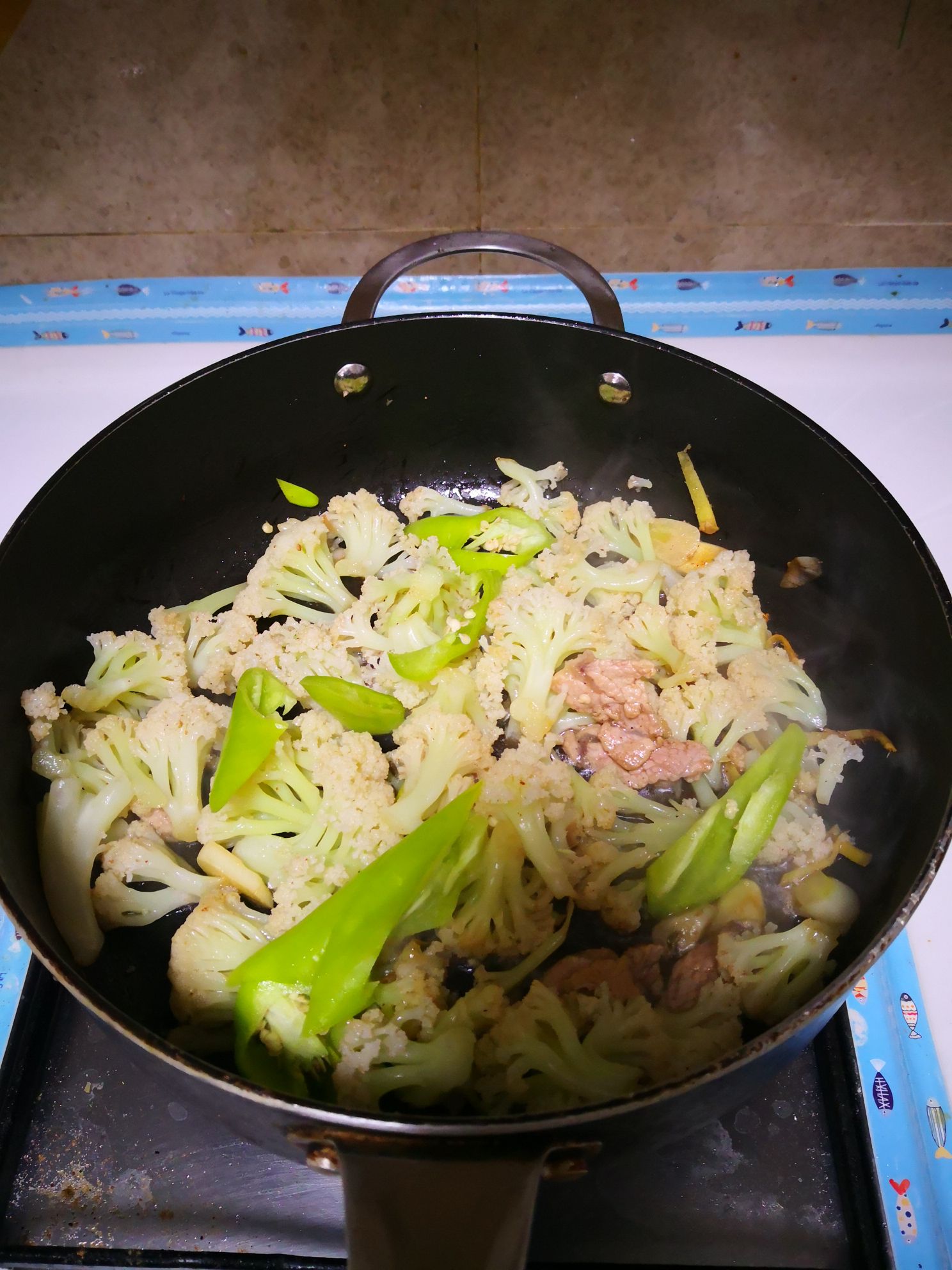 尖椒炒菜花的做法-家常味炒菜譜-易網(wǎng)健康養(yǎng)生網(wǎng) 尖椒炒菜花的做法-家常味炒菜譜