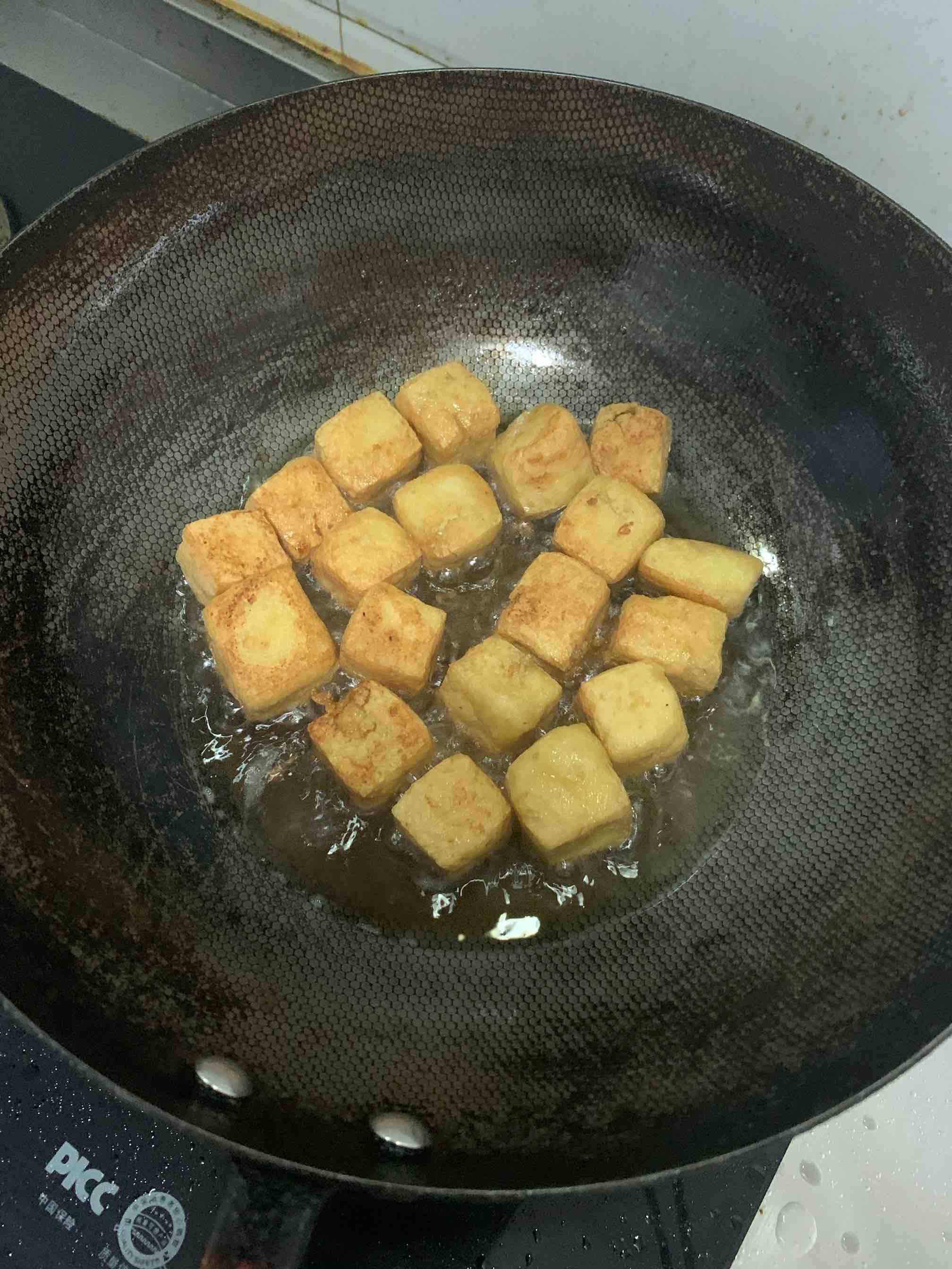 油炸臭豆腐的做法-咸鮮味煎菜譜-易網健康養生網 油炸臭豆腐的做法-咸鮮味煎菜譜