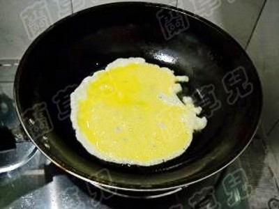 蘭花木耳炒雞蛋的做法-家常味炒菜譜-易網健康養生網 蘭花木耳炒雞蛋的做法-家常味炒菜譜