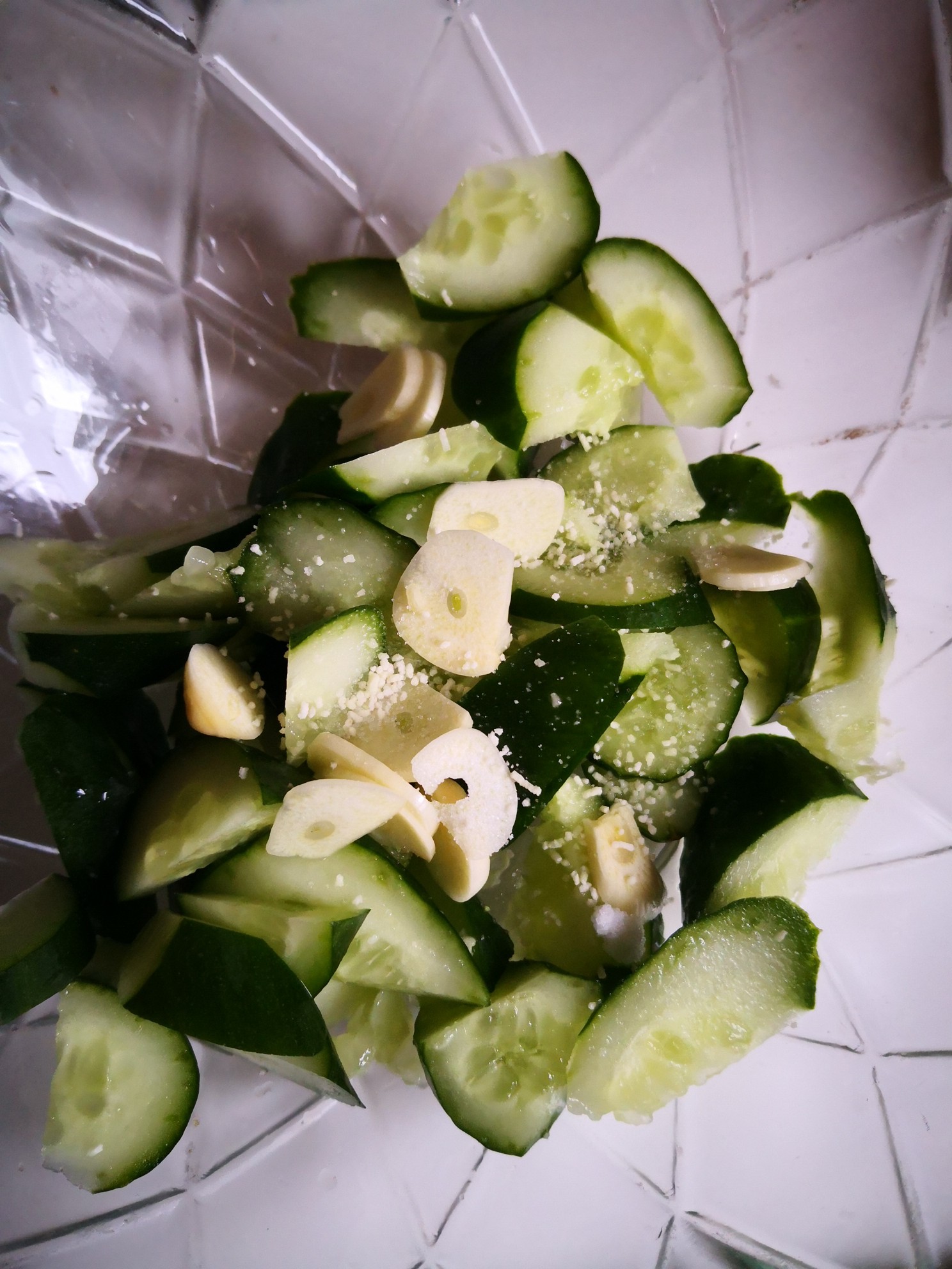 蝦皮拍黃瓜的做法-酸甜味拌菜譜