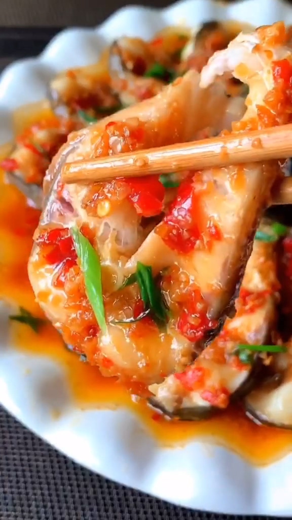 蒜蓉辣醬蒸魚的做法-香辣味蒸菜譜-易網(wǎng)健康養(yǎng)生網(wǎng) 蒜蓉辣醬蒸魚的做法-香辣味蒸菜譜