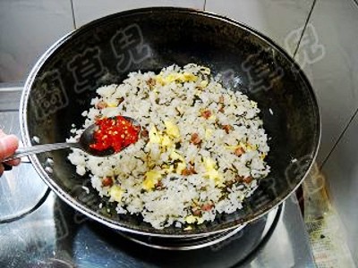 雪菜蛋炒飯的做法-家常味炒菜譜-易網健康養生網 雪菜蛋炒飯的做法-家常味炒菜譜