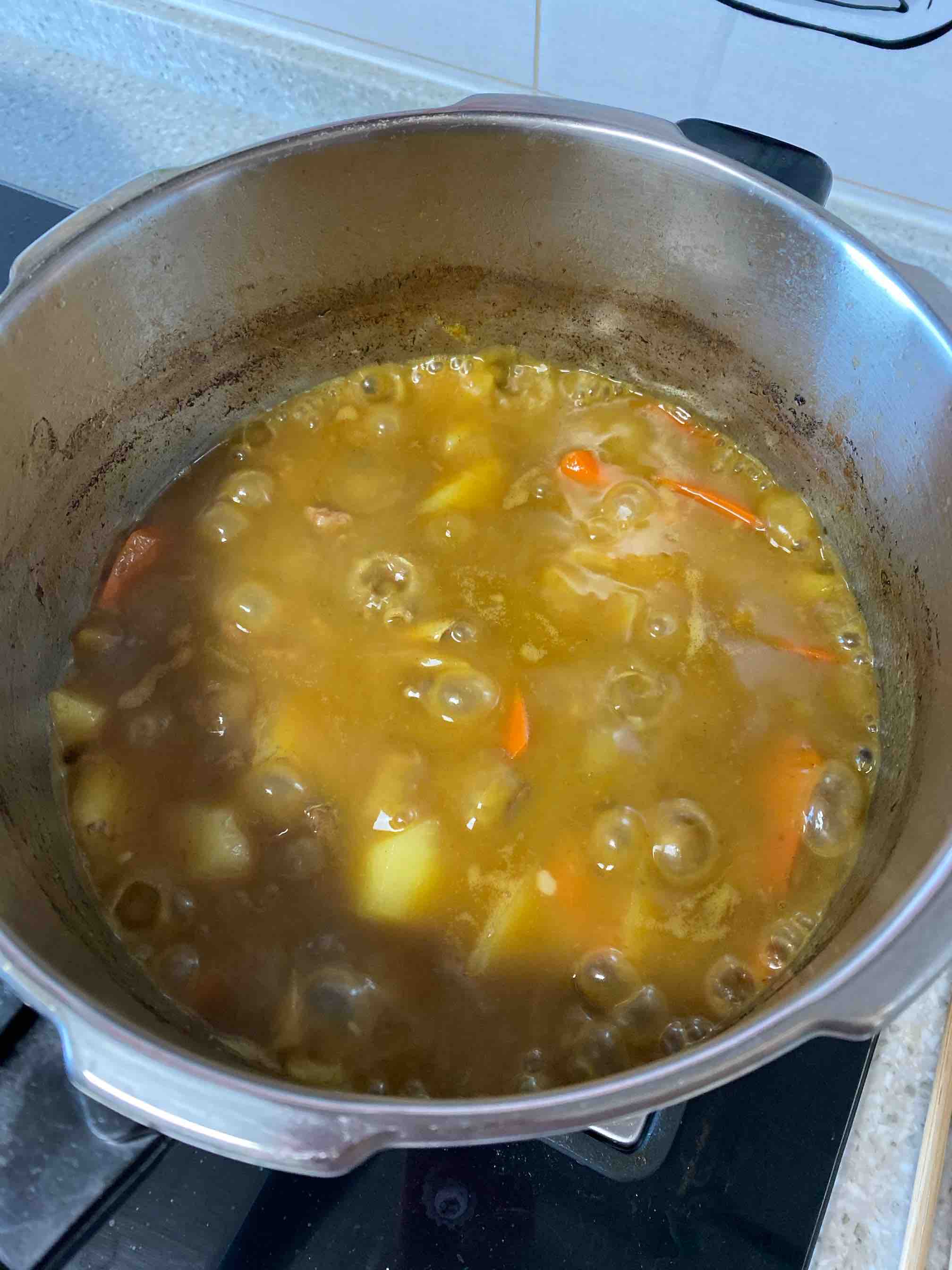 咖喱牛肉的做法-咖喱味煮菜譜-易網健康養生網 咖喱牛肉的做法-咖喱味煮菜譜