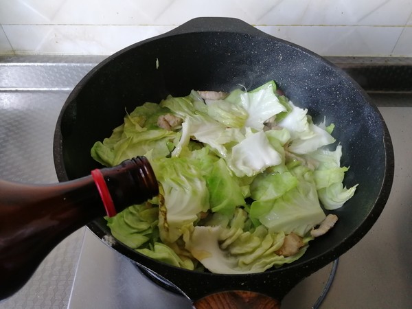 手撕包菜炒肉的做法-咸鮮味炒菜譜
