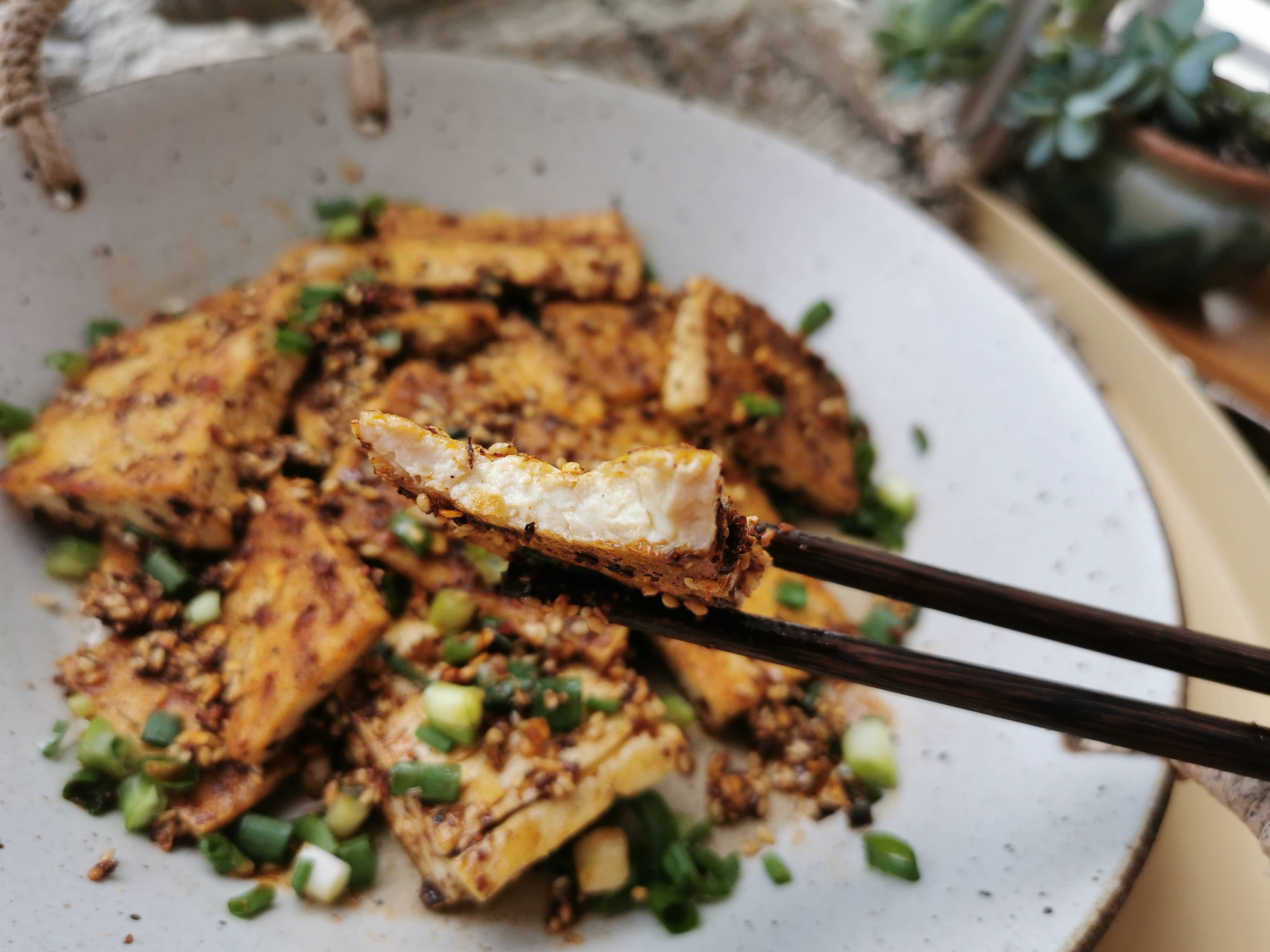 香煎豆腐的做法-香辣味煎菜譜-易網健康養生網 香煎豆腐的做法-香辣味煎菜譜