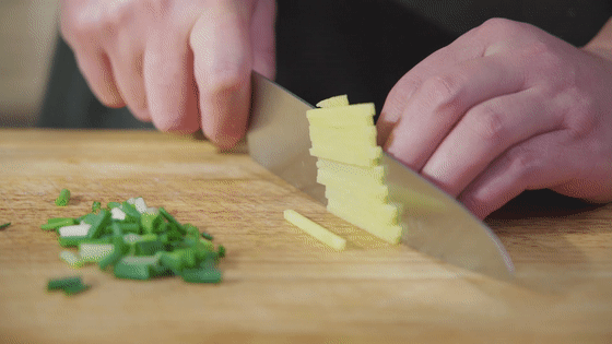 花菜炒肉--【孔老師教做菜】的做法-家常味炒菜譜-易網健康養生網 花菜炒肉--【孔老師教做菜】的做法-家常味炒菜譜
