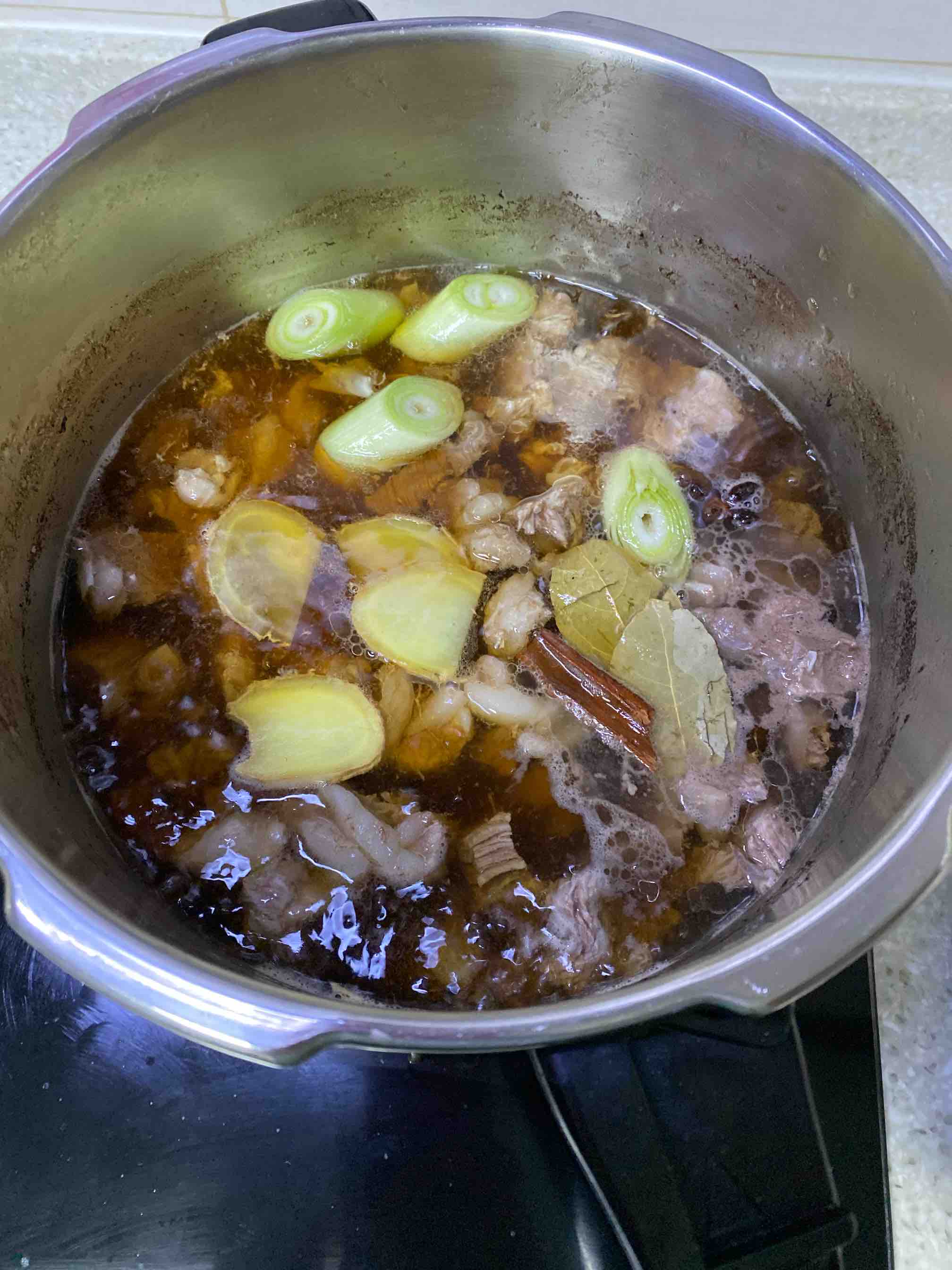 咖喱牛肉的做法-咖喱味煮菜譜-易網健康養生網 咖喱牛肉的做法-咖喱味煮菜譜