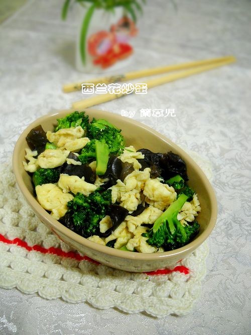 蘭花木耳炒雞蛋的做法-家常味炒菜譜