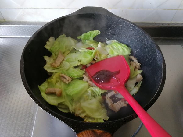手撕包菜炒肉的做法-咸鮮味炒菜譜