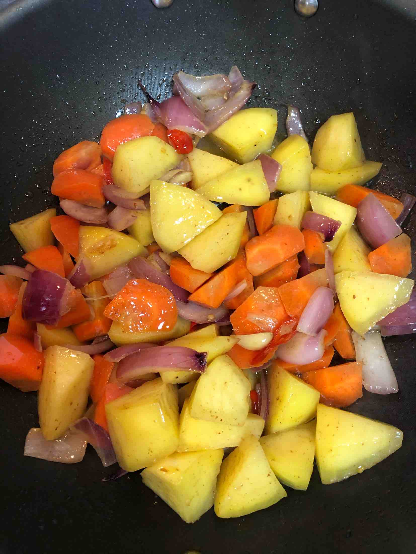 雞翅煲的做法-家常味煲菜譜-易網健康養生網 雞翅煲的做法-家常味煲菜譜